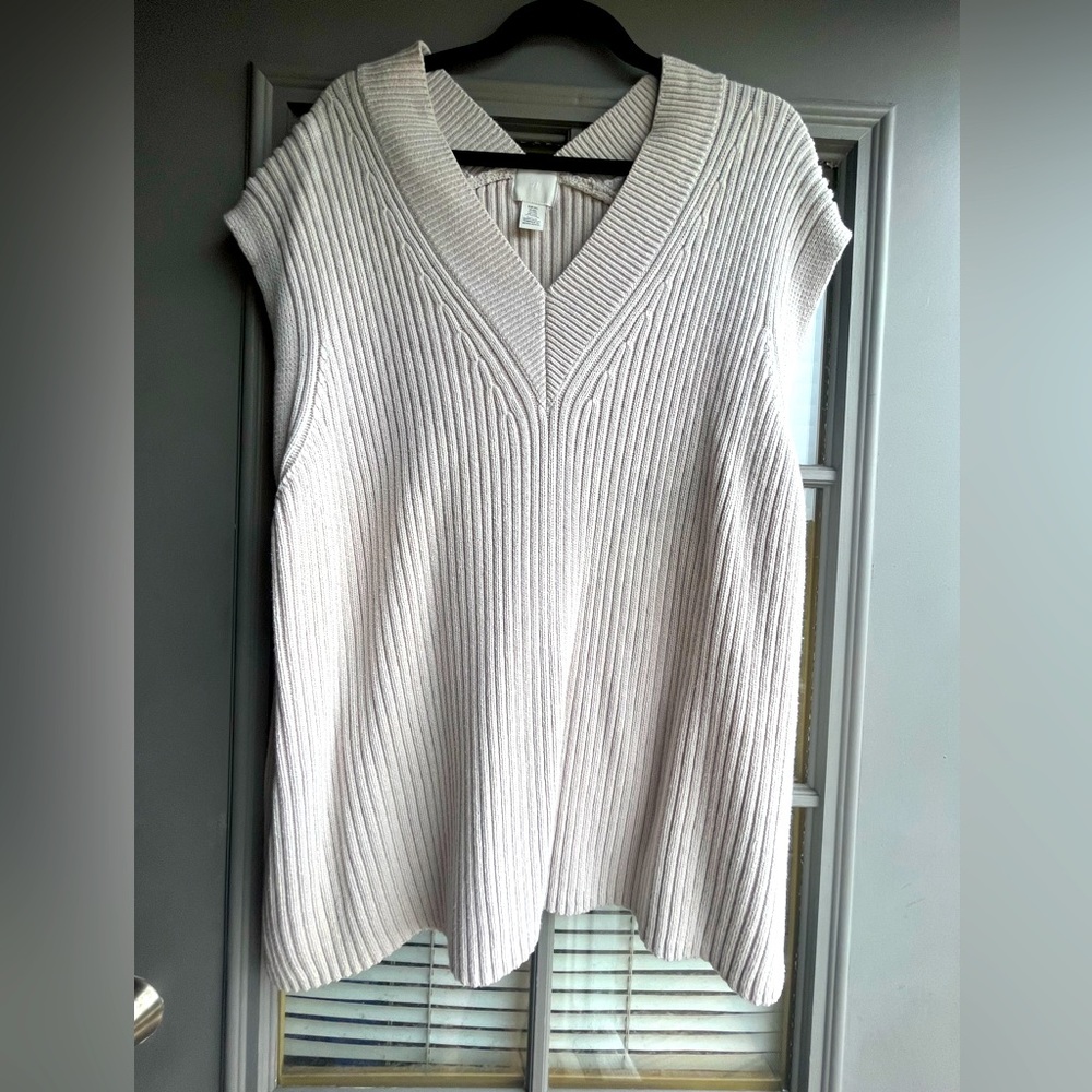 Knitted sweater vest